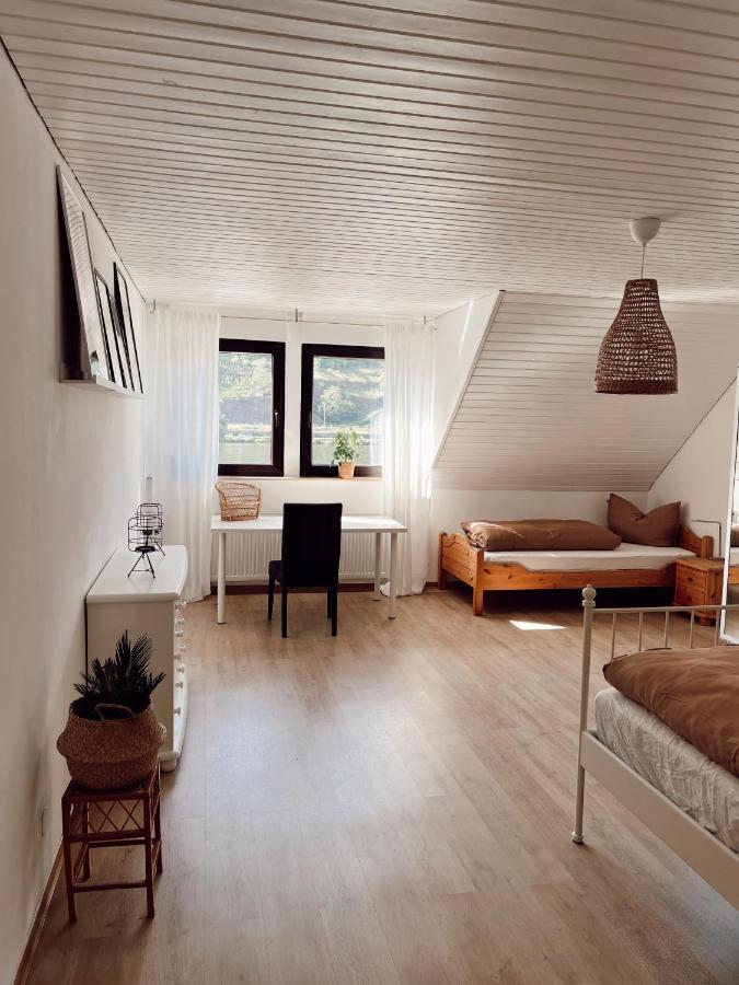 Ferienwohnung Moselflair Mit Direktem Blick Auf Die Mosel Und Weinberge Oberfell Exterior foto