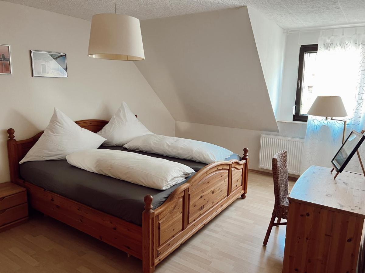 Ferienwohnung Moselflair Mit Direktem Blick Auf Die Mosel Und Weinberge Oberfell Exterior foto